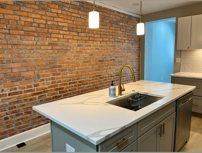 kitchen island - 260 S Highland Ave