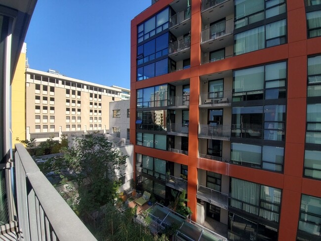 Building Photo - 321 10th Ave