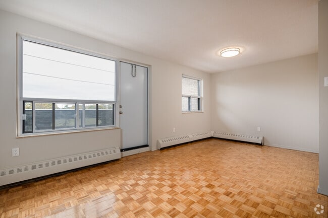 2BR, 1BA - 549 N Service Rd