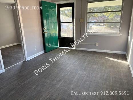 Building Photo - 1930 Pendelteon -