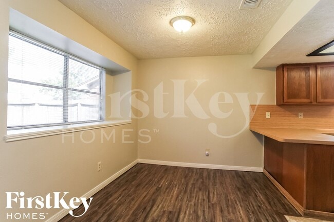 Foto del edificio - 16710 Lonesome Quail Dr