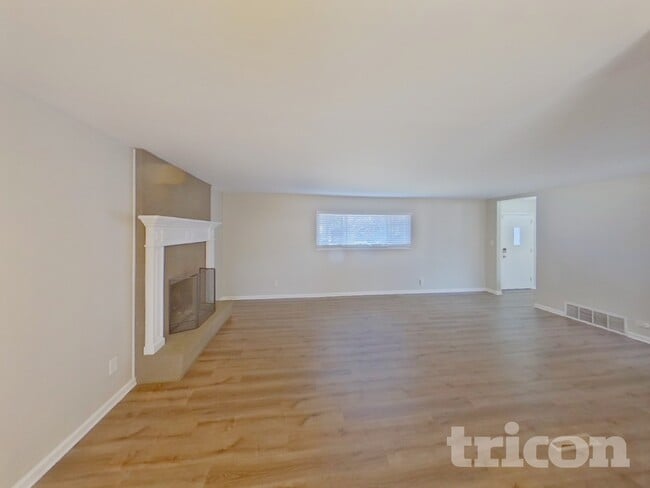 Building Photo - 1228 N Chelton Rd