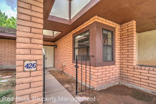 Foto del edificio - 426 W Brigham Rd