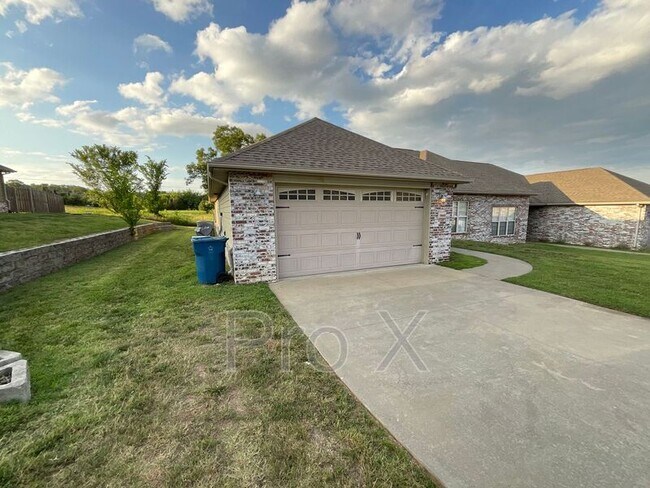 Foto del edificio - 5066 Raintree Cir