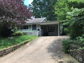 Building Photo - 826 Woodlawn Dr