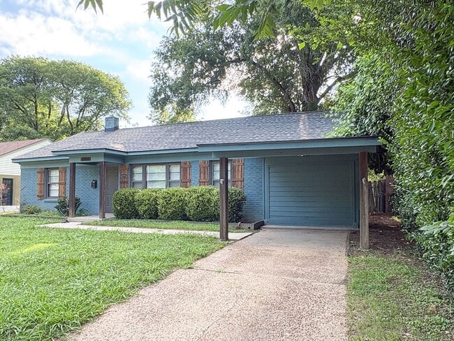 Photo - Updated 3 bedroom, 1 bathroom near Quince and Perkins House