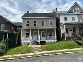 Building Photo - 16 Locust St