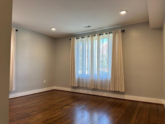 Foto del edificio - 4008 8th St NE