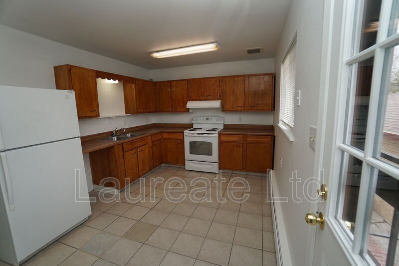 Primary Photo - 663 Fraser St