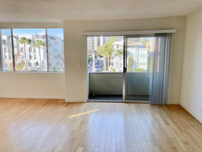 Building Photo - 8630 Burton Way