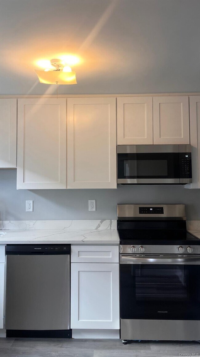 Building Photo - 18 Boone St