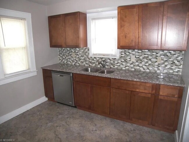 Foto del edificio - 1681 Sunview Rd