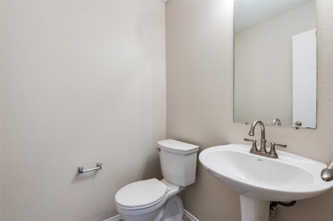 Building Photo - 2232 White Pine Dr
