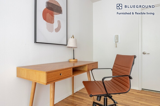 Foto del edificio - 434 W 19th St