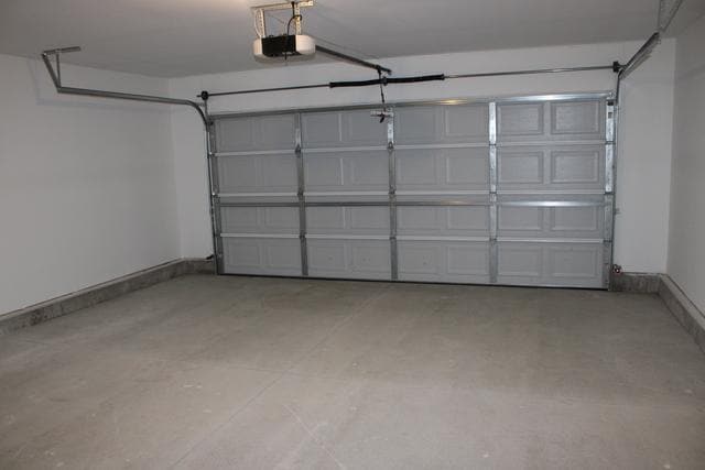 Building Photo - 518 Carriage Ct