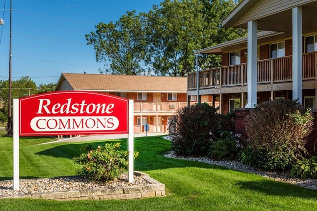 Building Photo - Redstone Commons