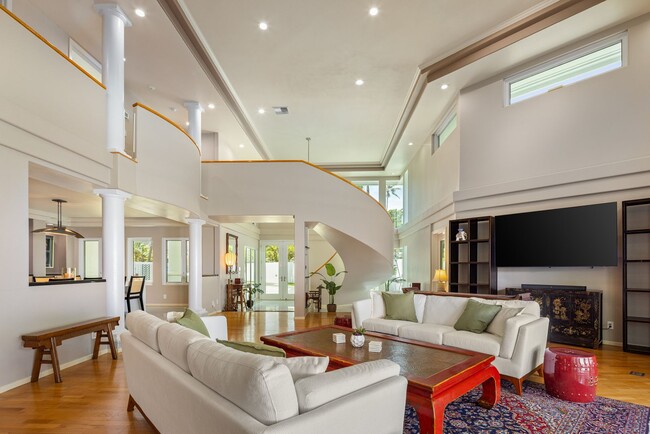 Building Photo - LUXURY RESORT 5/4.5/3+ HOME IN KAHALA, MUS...
