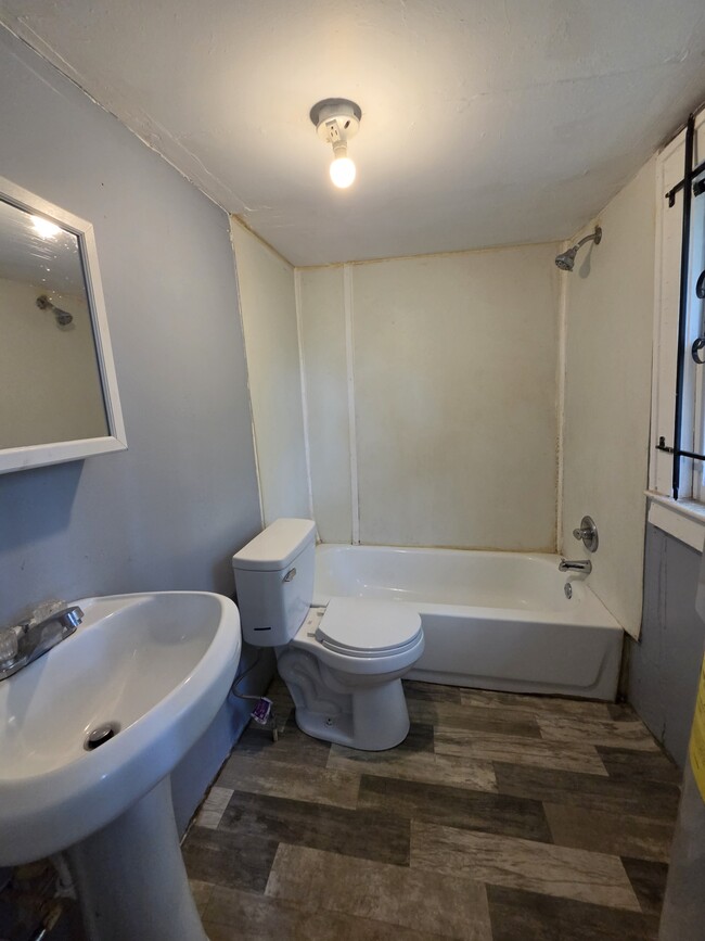 Foto del edificio - 1170 W 21st St