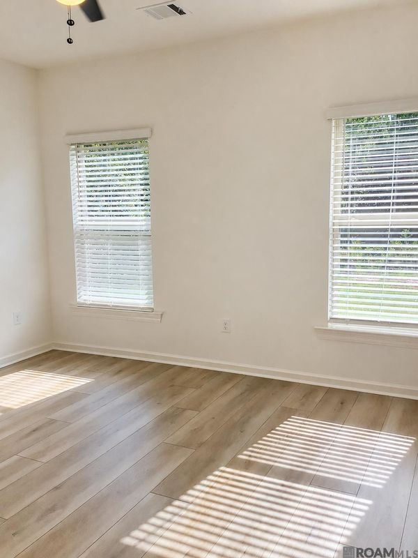 Foto del edificio - 23661 Sweetbriar Ct