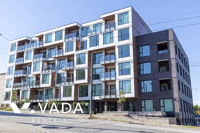 Building Photo - Aura 2 Bed Apartment Rental 504-5399 Joyce...