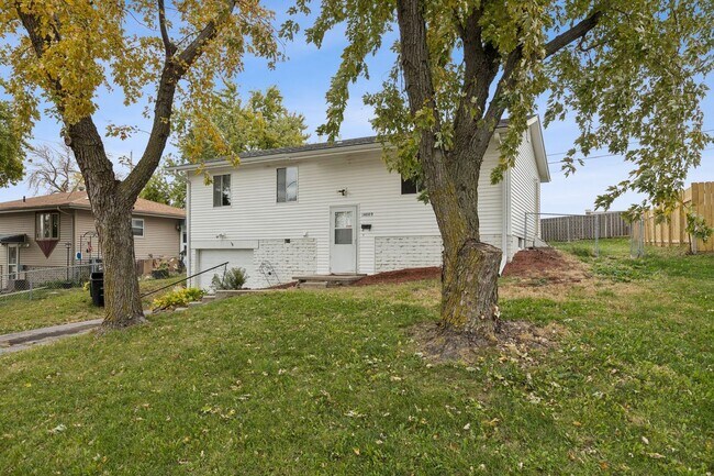 Building Photo - Comfortable 3 Bedroom Near 144th & Q!!