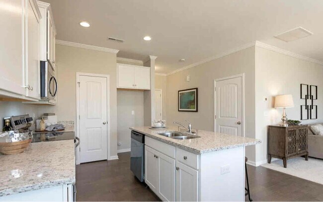 Building Photo - 6736 Hardwick Ln