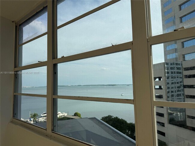 Foto del edificio - 999 Brickell Bay Dr