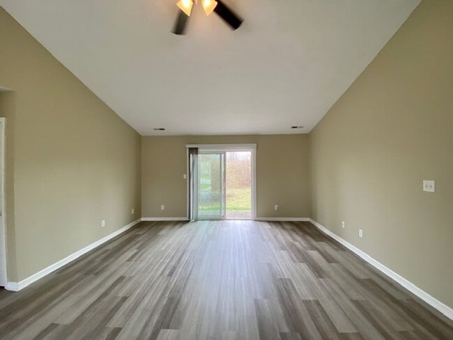 Building Photo - 3 Bedroom/2 Bath ranch Near Warren Woods