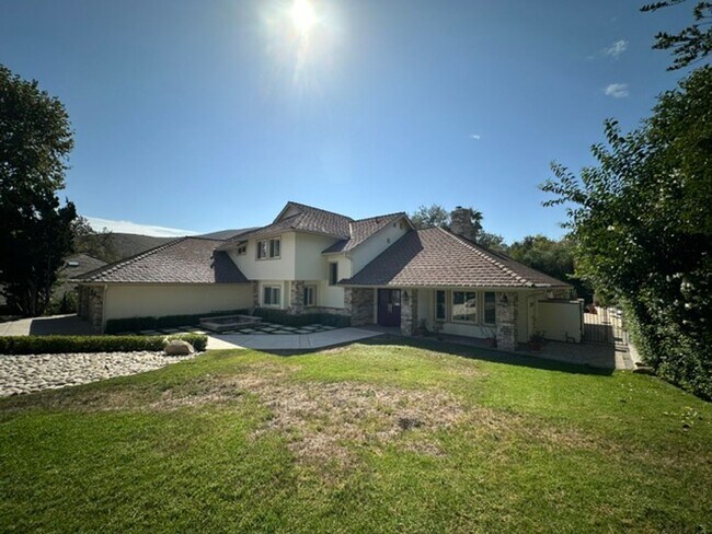 Building Photo - 1635 Larkfield Ave