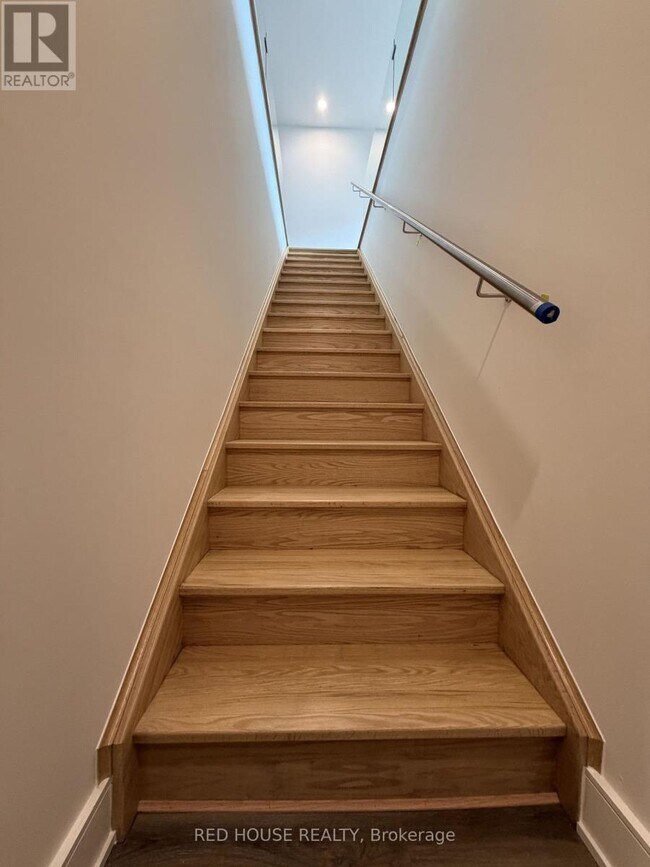 Building Photo - 216 Ellis Ave