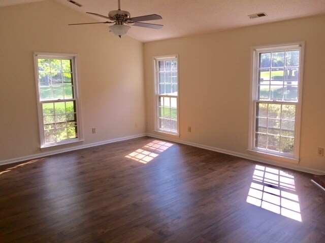 Foto del edificio - Like New Home Near Sisky YMCA