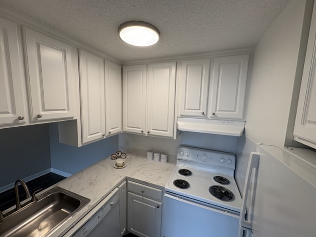 Photo - 1005 Hickory Hill Ln Apartment