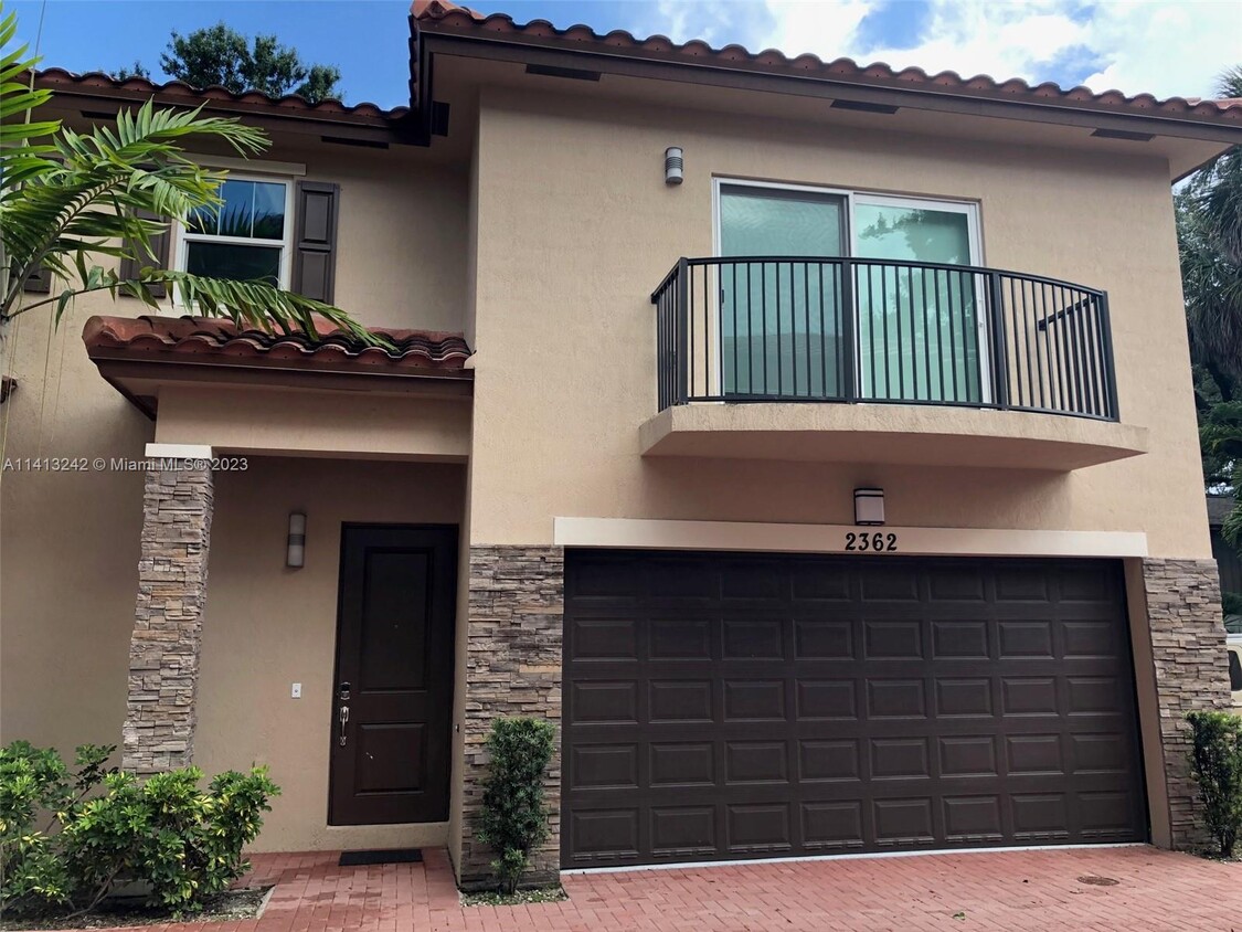 Primary Photo - 2362 SW 18th Ave