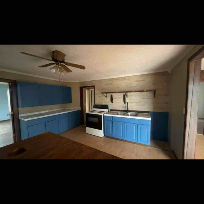 Building Photo - 409 Mammoth Cave St