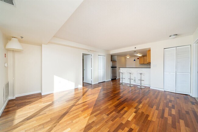 Building Photo - 759 2nd St