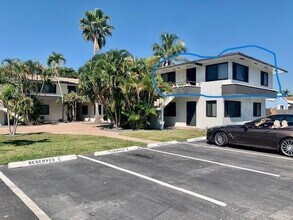 Building Photo - 821 N Victoria Park Rd