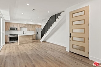 Building Photo - 10917 Hesby St