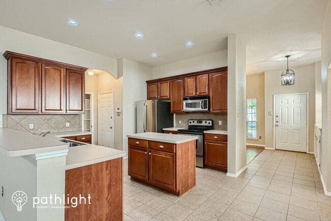 Building Photo - 9909 Old Field Dr