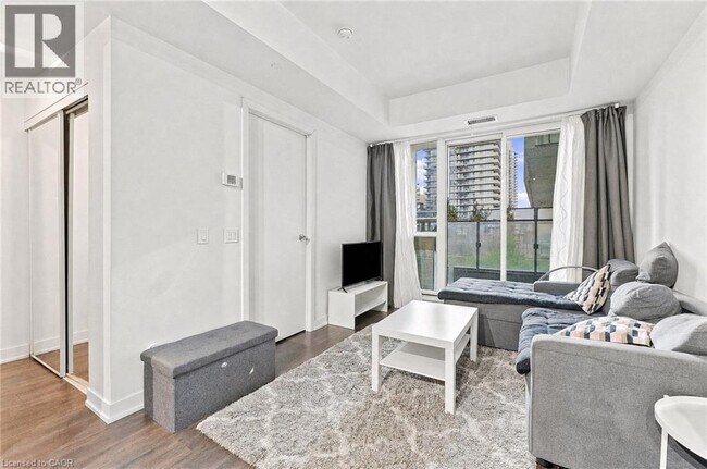 Photo du bâtiment - 2200 Lake Shore Blvd W