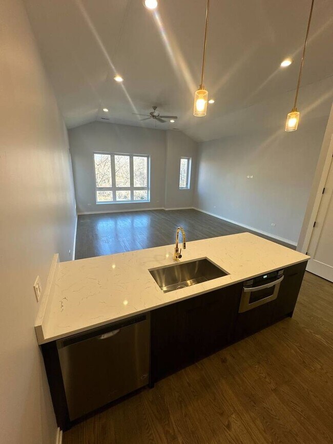 Building Photo - 3936 S Indiana Ave