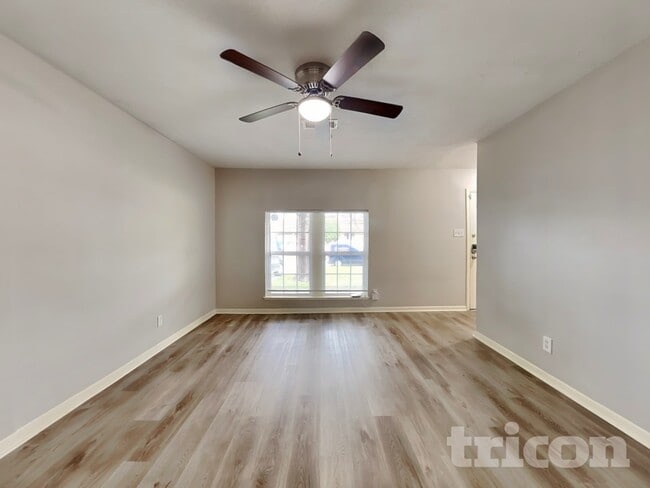 Building Photo - 2706 Dewberry Ln