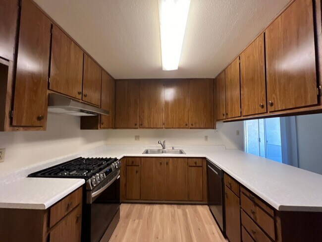 Building Photo - 061
