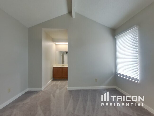 Foto del edificio - 801 Newport Way