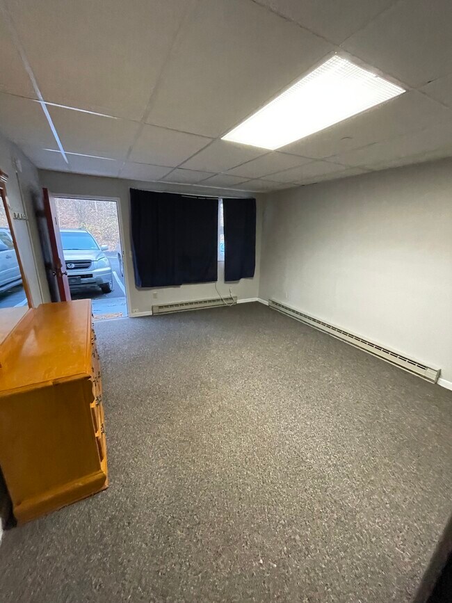 Building Photo - 207 Millville Rd
