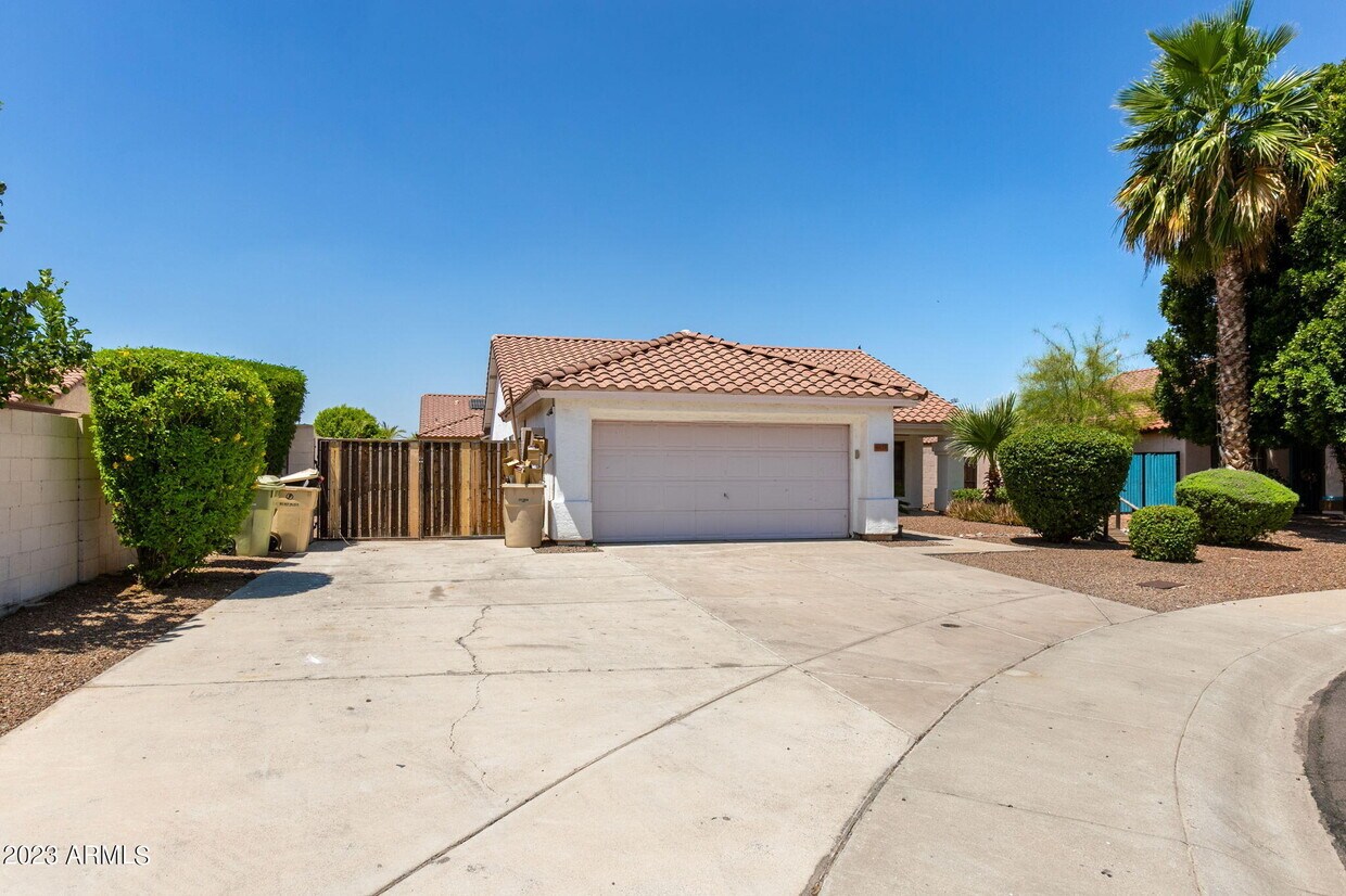 Primary Photo - 6628 W Acapulco Ln