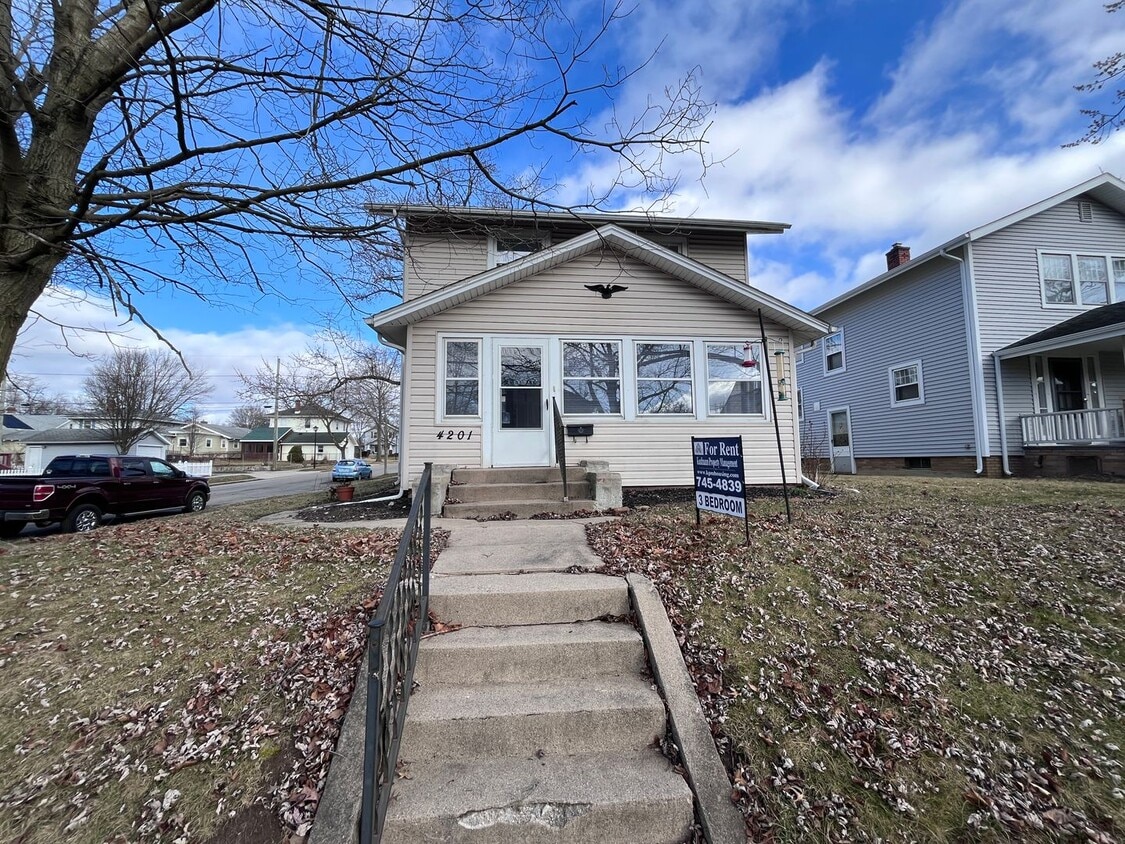 Primary Photo - 4201 S Wayne Ave - Three Bedroom, 1.5 Bath...