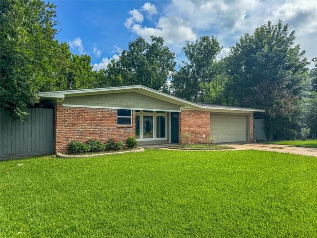 Building Photo - 2309 Bayou Dr