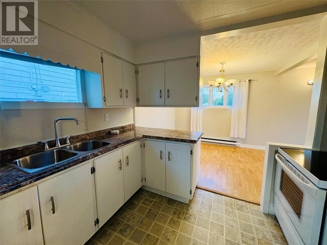 Building Photo - 8 Moores Hill