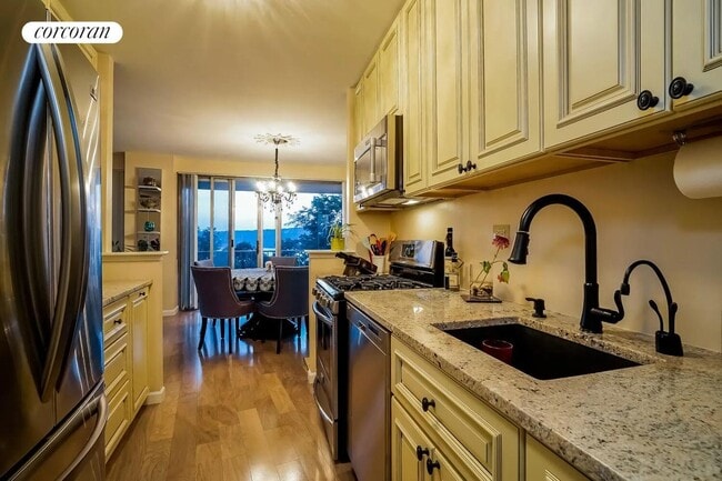 Foto del edificio - 4455-4465 Douglas Ave