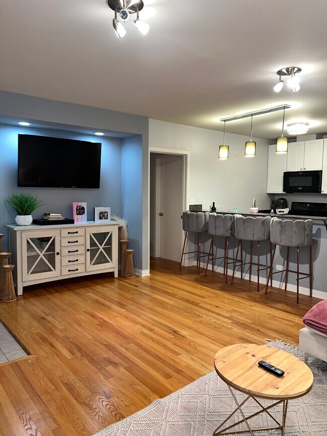 Living room - 1033 E 46th St